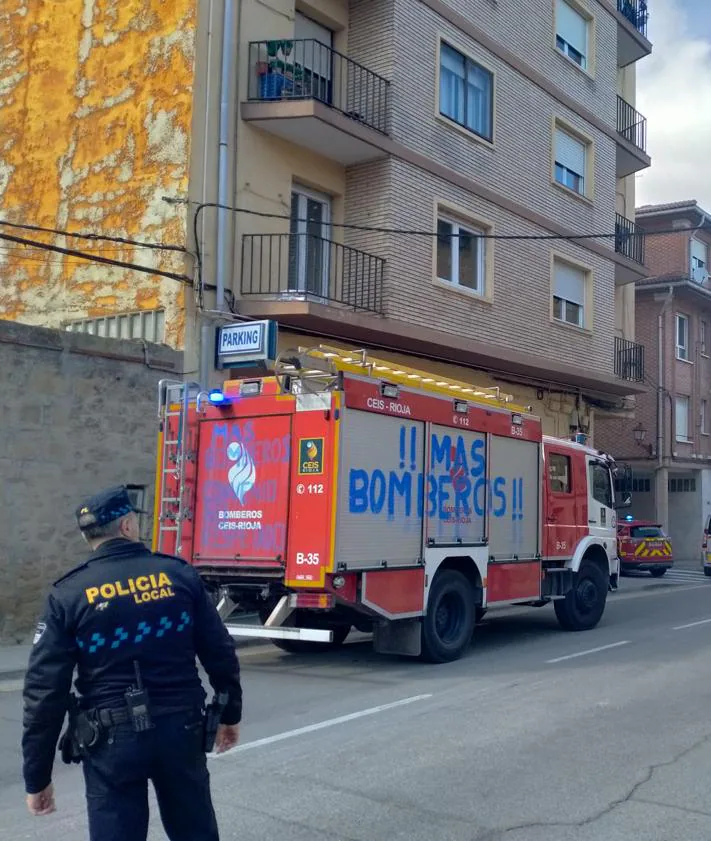 Dos Personas Trasladadas Al San Pedro Tras El Incendio De Una Vivienda En Haro La Rioja 0664